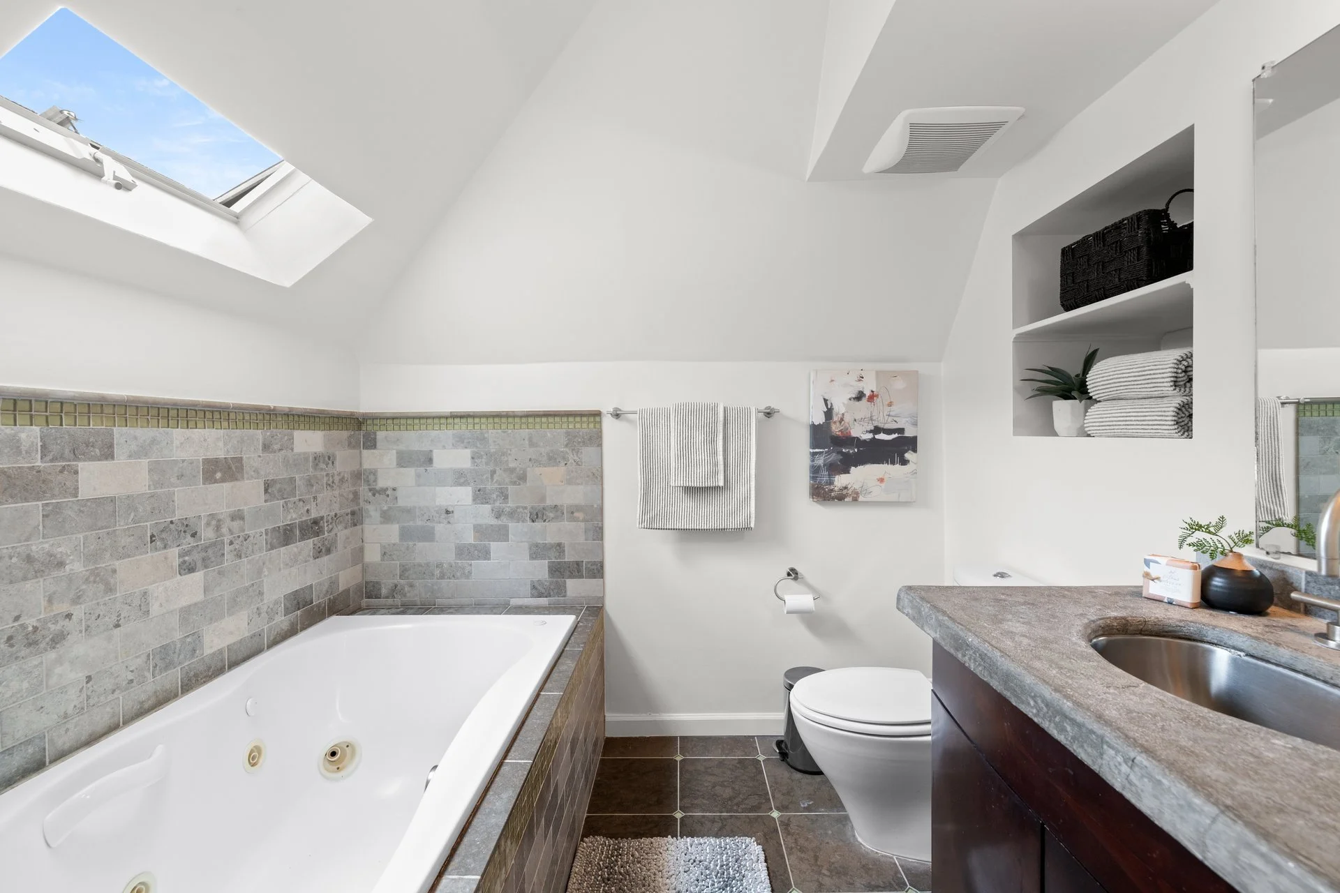 050-6026NorthMississippiAvenue-Portland-OR-97217-SMALL.jpg