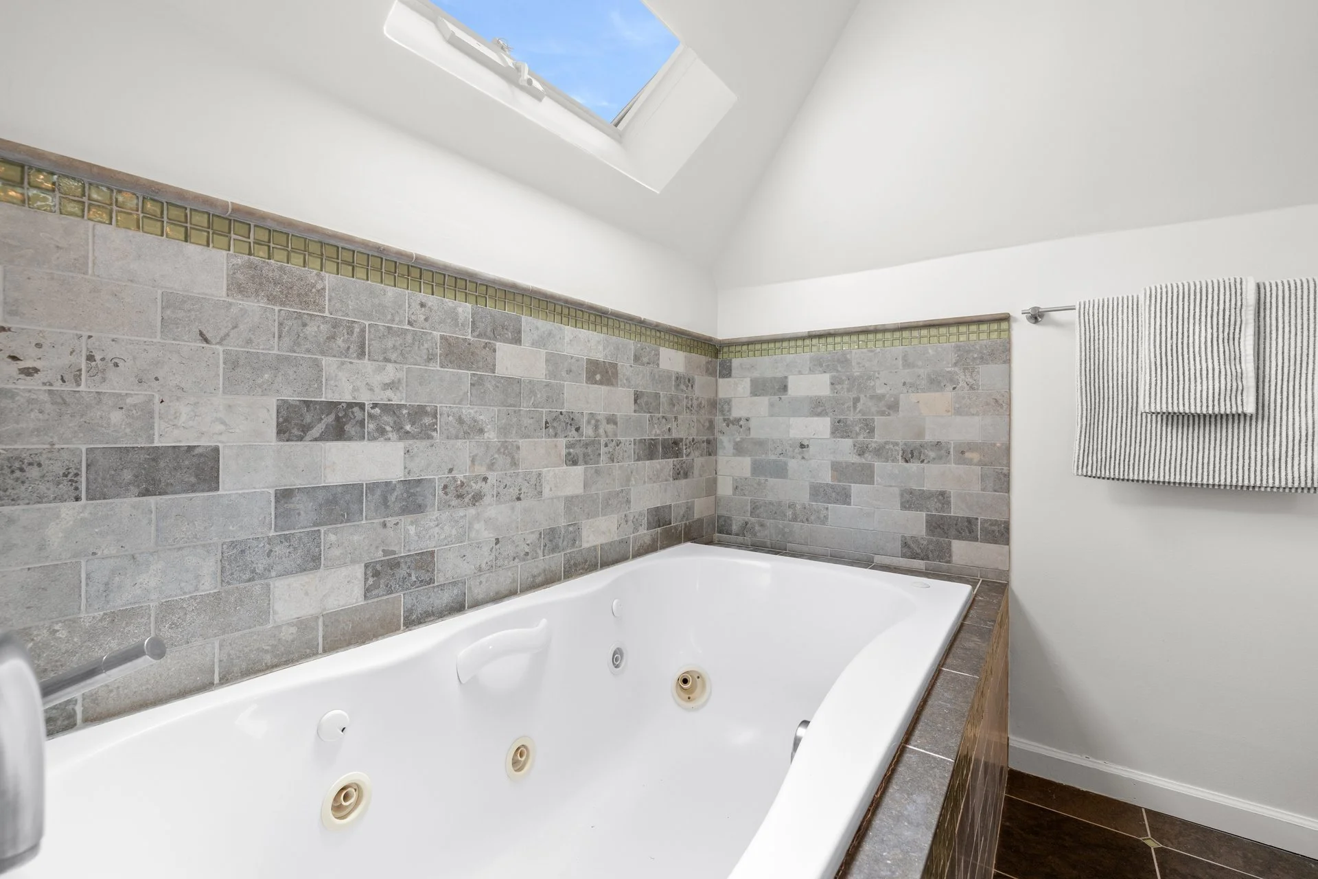 051-6026NorthMississippiAvenue-Portland-OR-97217-SMALL.jpg