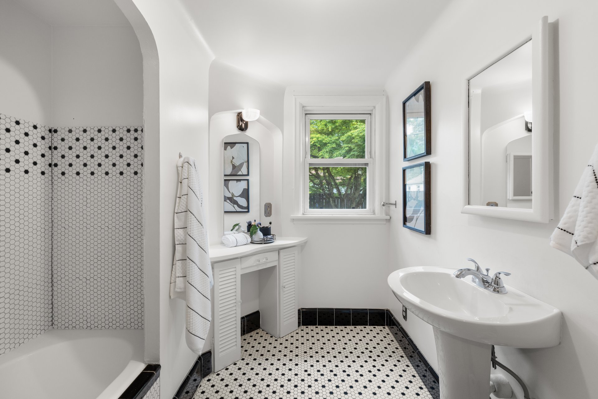 038-6026NorthMississippiAvenue-Portland-OR-97217-SMALL.jpg