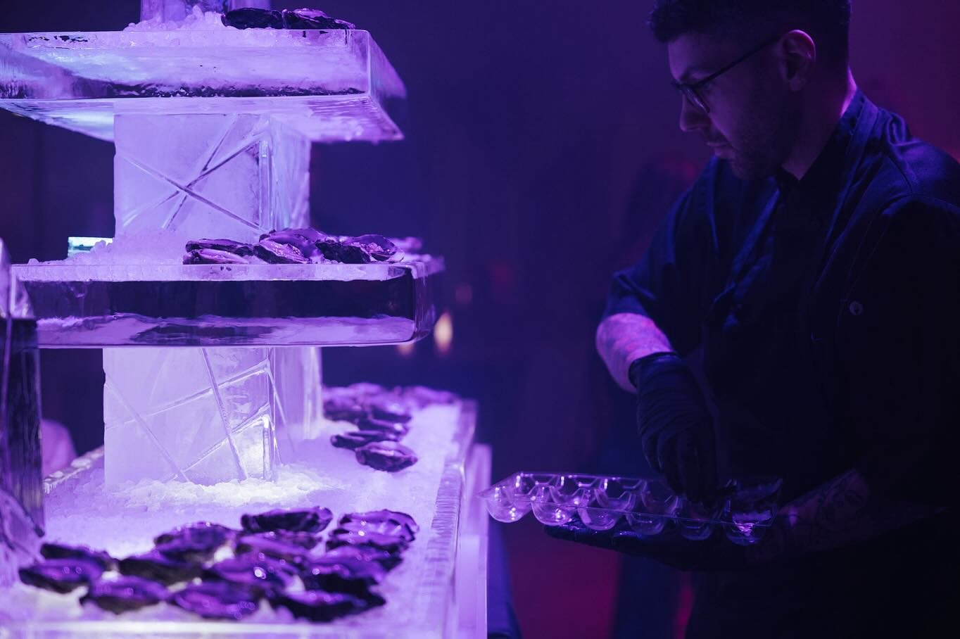 A moment for the oyster bar 🦪 

📷: @nina.hamilton.photo 
🧊: @antarcticiceco 
💡: @vjamtas 
🎉: @masterbuilderstas
🦪: @kyeemaseafoodstasmania