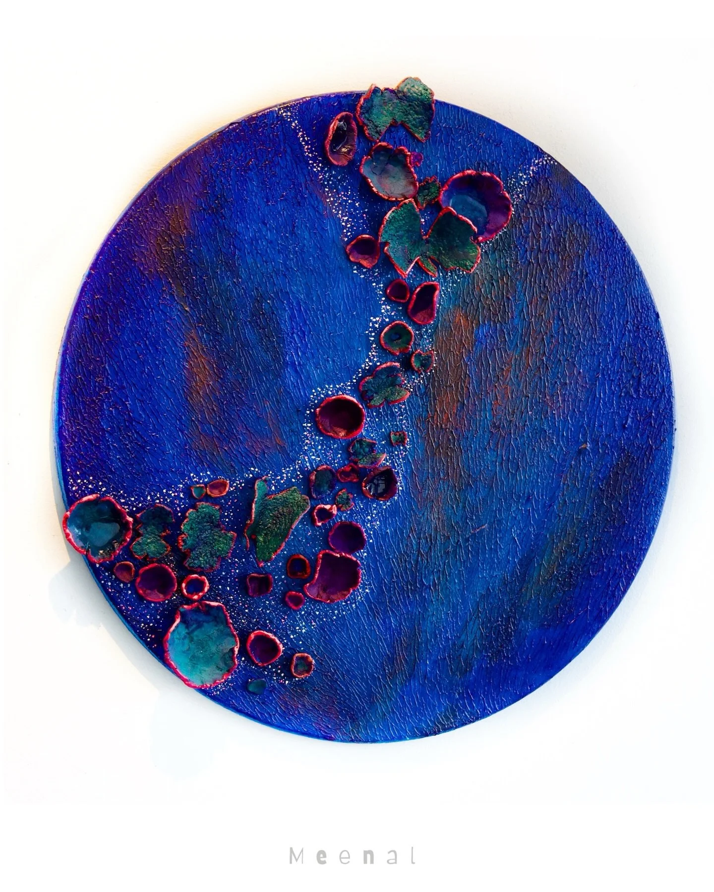 ▫️Migration, Memory, Mettle▫️ This work considers migration as both movement and transformation, shaped by rupture, adaptation, and renewal. Organic forms traverse a saturated blue field like fragments of landscape, body, or archive, evoking identiti