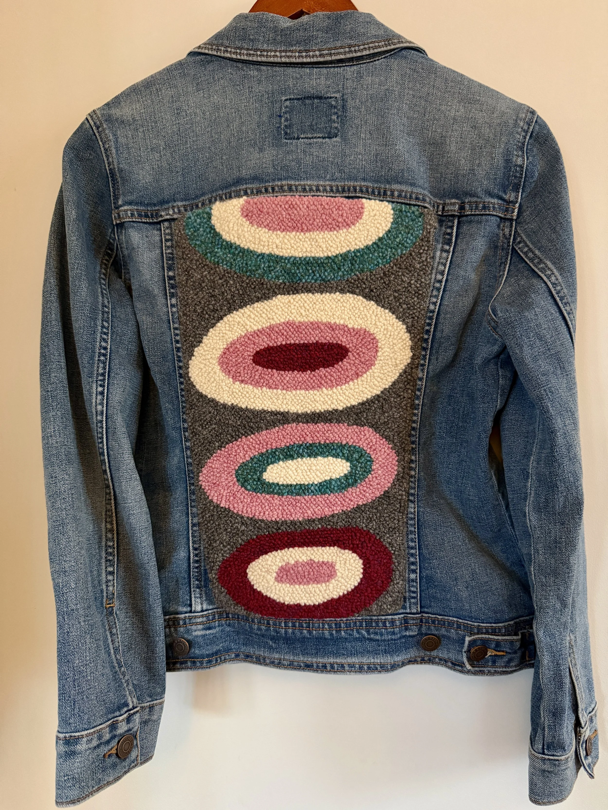 pink/red circles size M