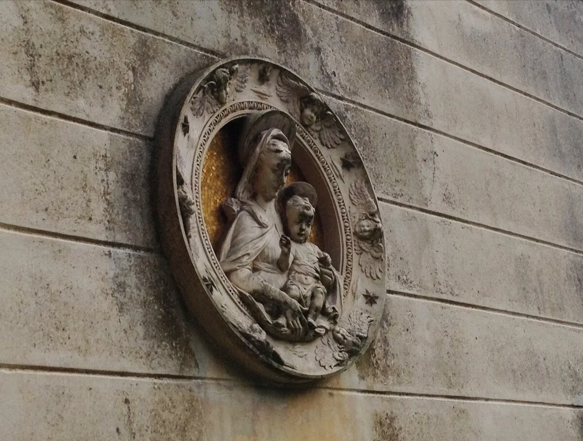 A closer look at the Madonna and Child on the front of the villa