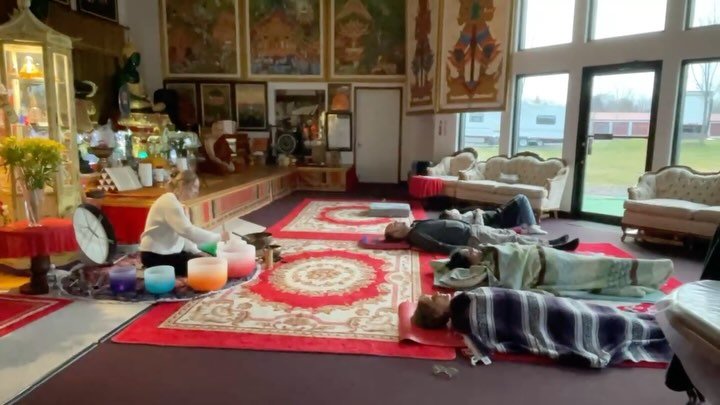 My heart is full ❤️❤️❤️
I had the great honor of guiding my brothers/ my teachers - Luangpaw Kham, Maha Ott, and friends of the temple through a Sound Meditation last night 🧘&zwj;♂️
Thank you Wat Buddhakunaram Niagara Falls NY USA for having me! 🙏?