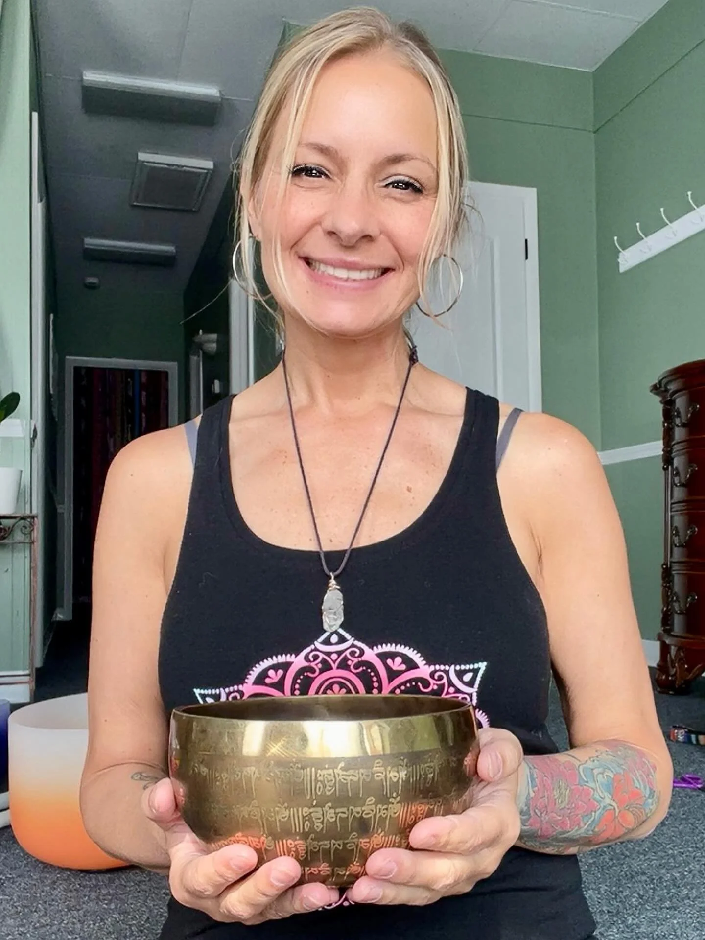🌙 Before we close out for the day, I just want to say hello 👋🏻- especially if you&rsquo;re new here.

I&rsquo;m Kelly ✨ and I&rsquo;m here to help your nervous system finally exhale 😮&zwj;💨 

I&rsquo;ve been there, mine was FRIED ⚡️

So many of 