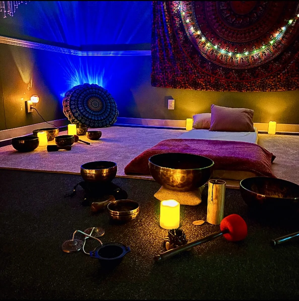 From the outside it may look a little strange😅

Like I blindfold people and &ldquo;knock them out&rdquo; lol

But really &hellip; I&rsquo;m opening a doorway for your body to release the heaviness and reset its natural rhythm 💫

- The mind quiets ?