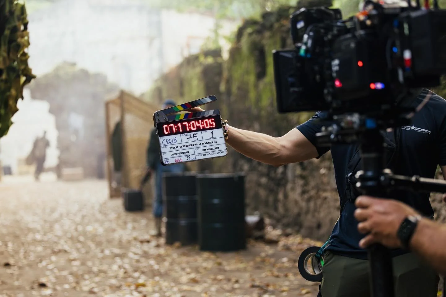 Dust, grain, glamour. All hail the BTS. The Queens Jewels, the film behind the film 🎞️ Shot on 35mm, where memories hit different.
#35mmdump📸 #thequeensjewels #filmstagram #comingsoon #indiefilms