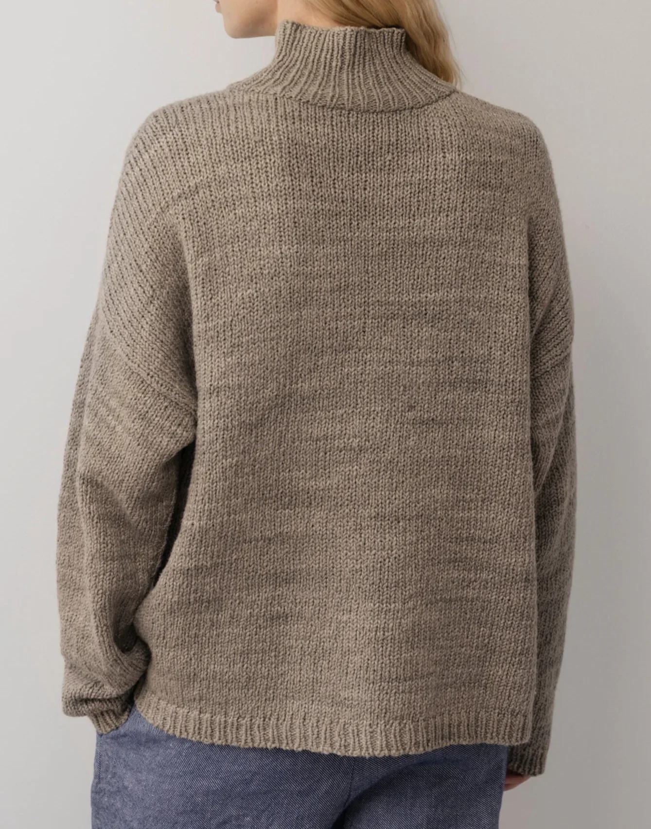 CrossneckSweaterGreen_WolHideAW25_1680_LR.webp