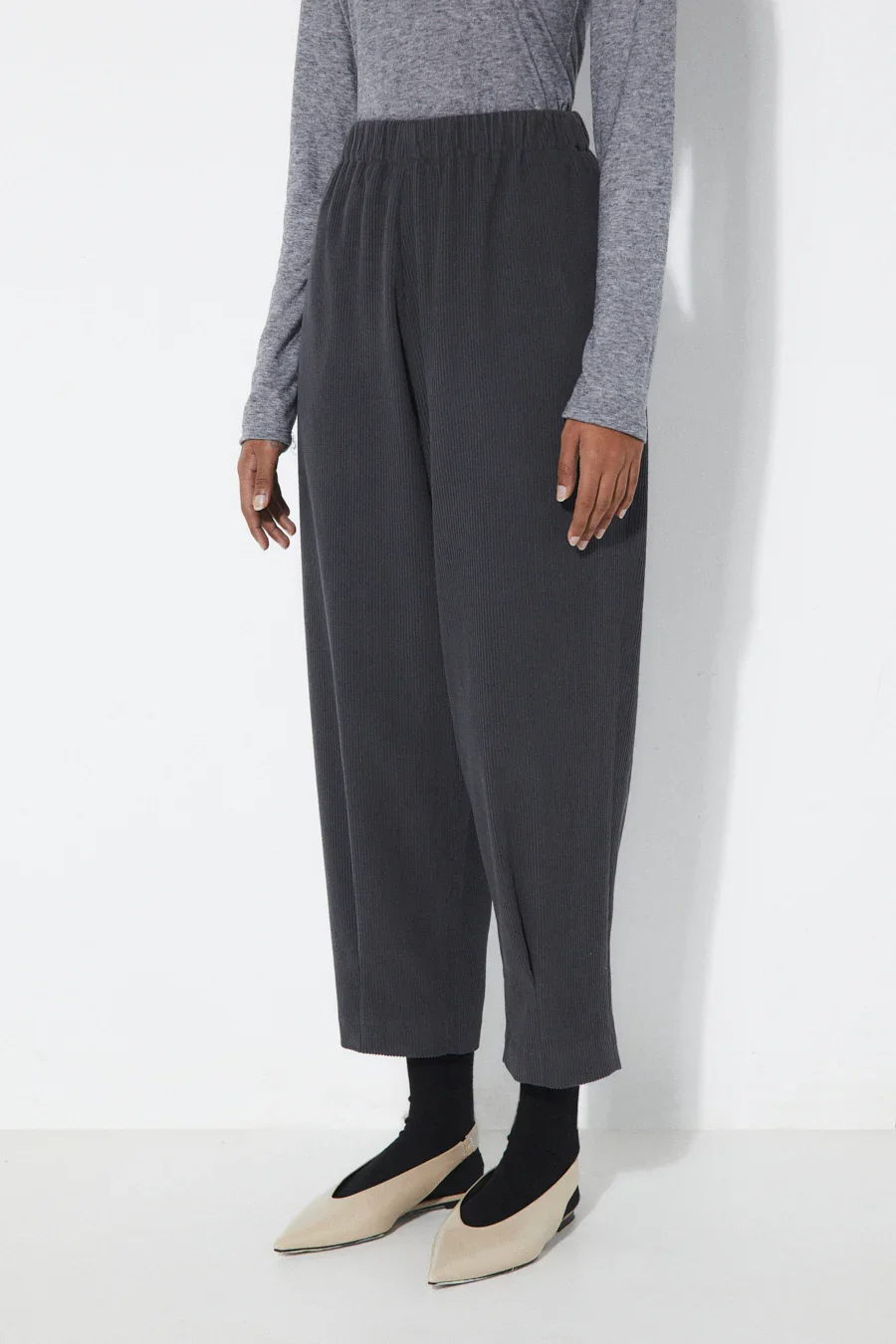 2604-PA-GR_DMITRI_PANTS_GREY_RITA_ROW_WOMEN_AW25_2_1728x.webp