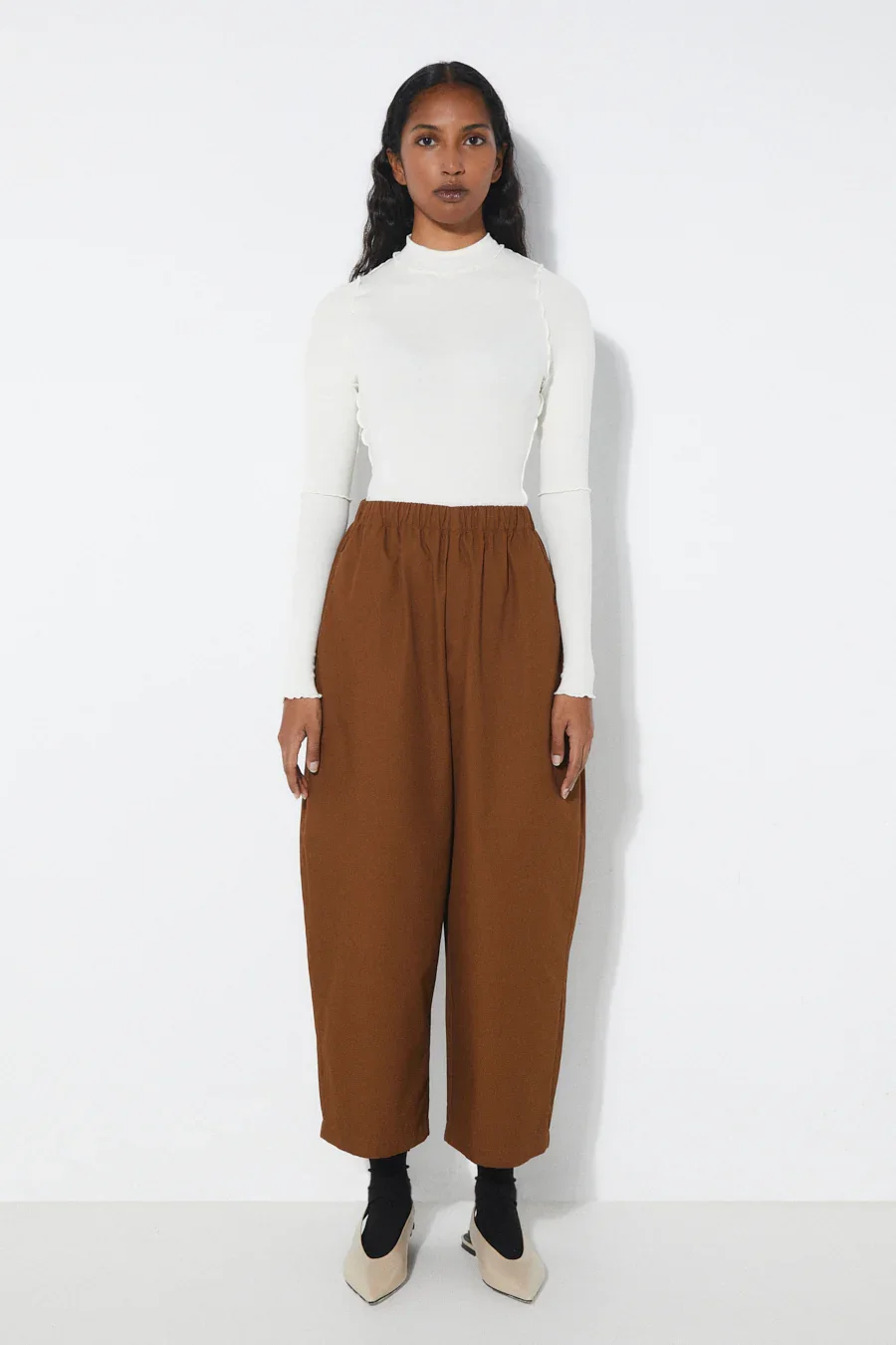 2665-PA-TA_TURIN_PANTS_TOBACCO_RITA_ROW_WOMEN_AW25_5_1728x.webp