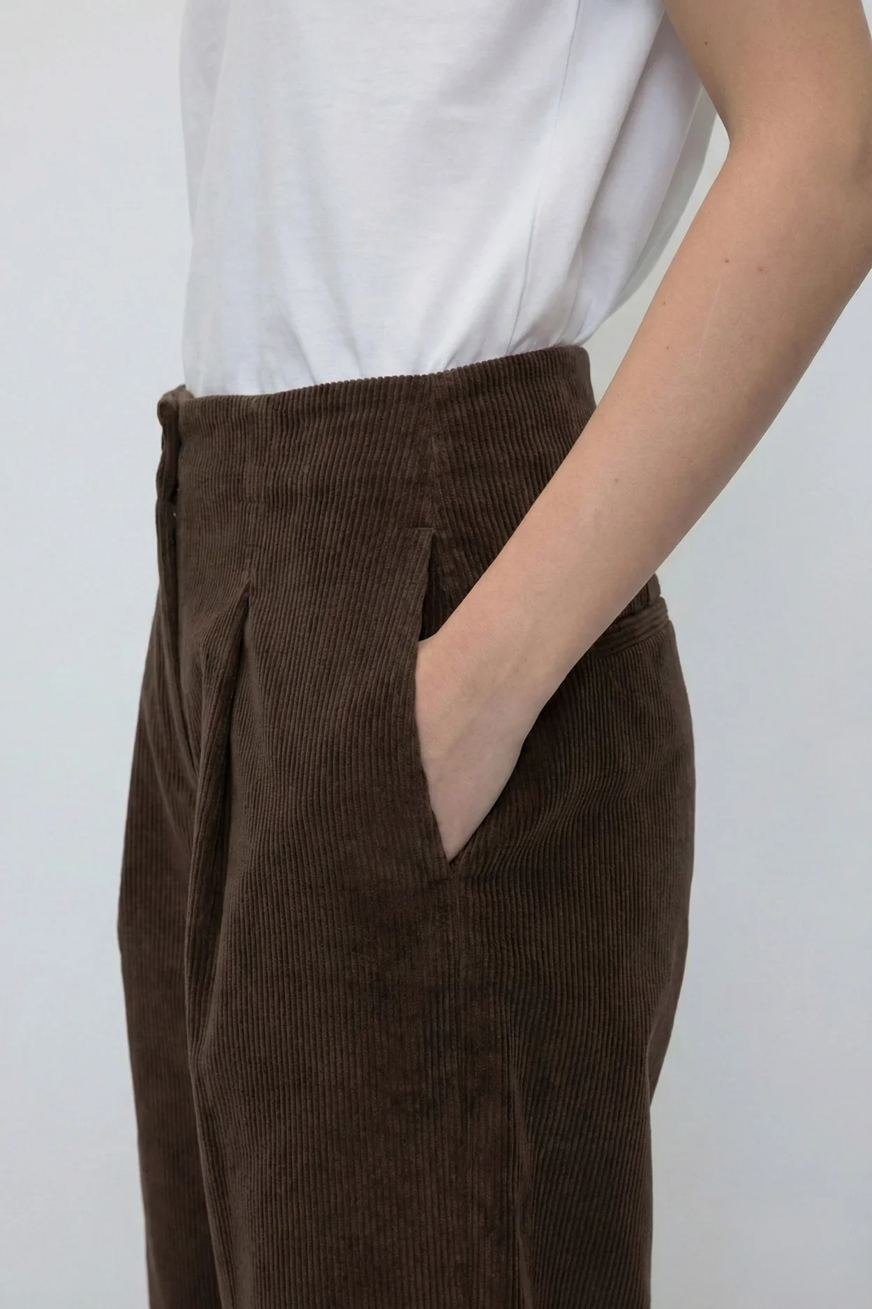 2828-PA-BR_Foam-Pants-Brown_RITA_ROW_WOMEN_AW26_2_1728x.webp