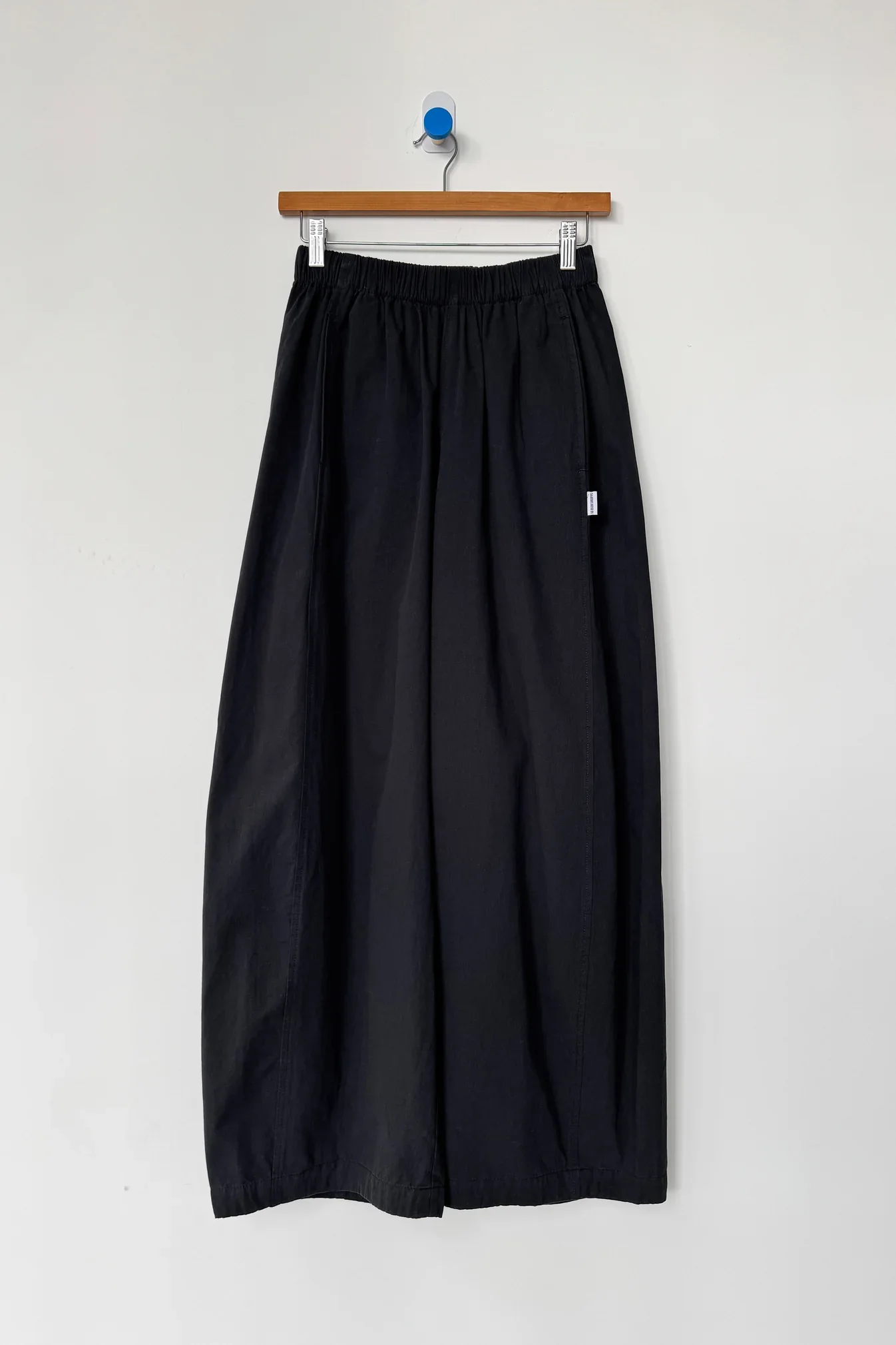ParachutePants_Black_0_d13d0190-0186-4ee4-95e4-e3a70369bfda (1).webp