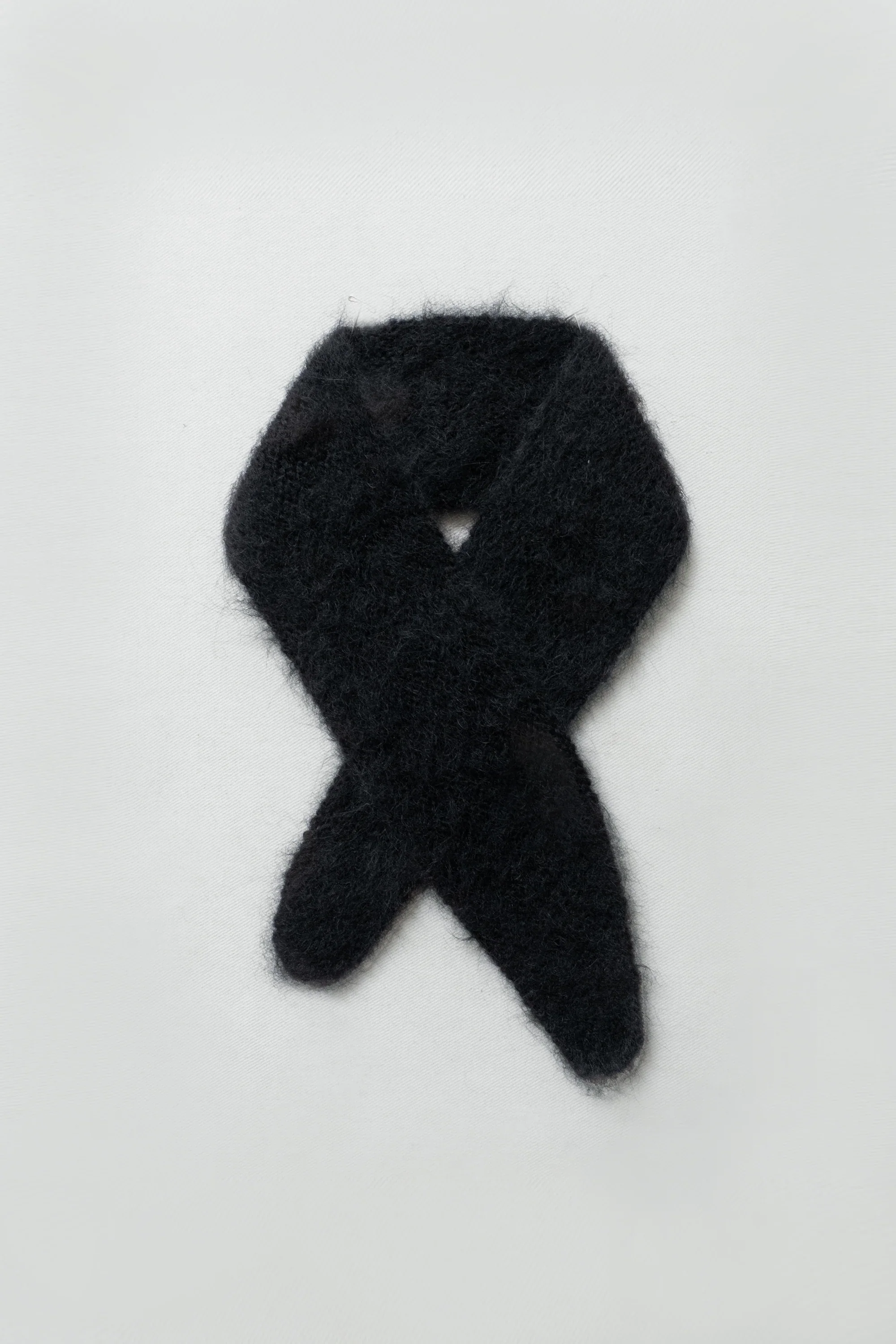miniscarfblack_flat_0b738c15-8d82-4ddd-9de1-2ed5c4ffedc6.webp