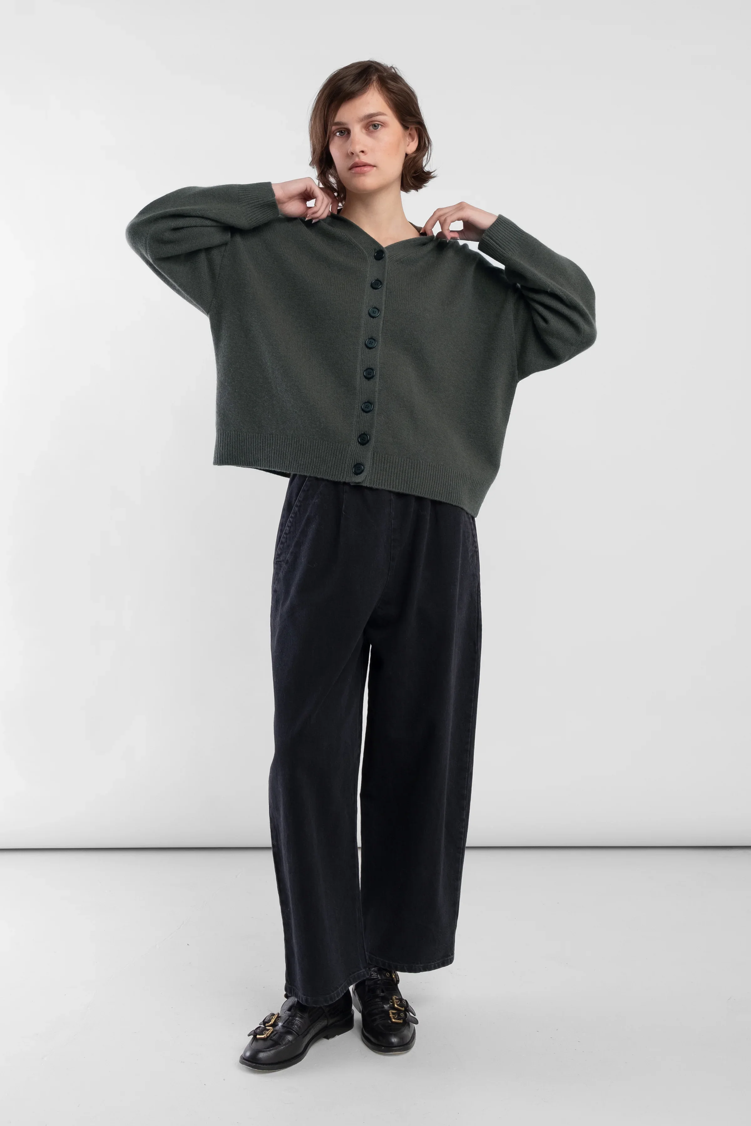 kaiacardiganolive3_f1192874-cf84-49cc-a13f-53785eea724d.webp