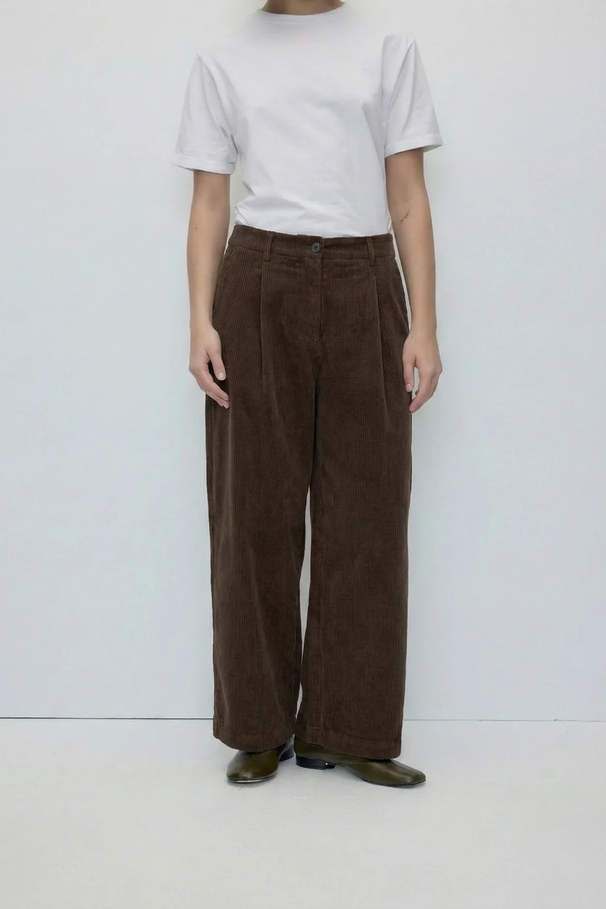 2828-PA-BR_Foam-Pants-Brown_RITA_ROW_WOMEN_AW26_1_1728x.webp