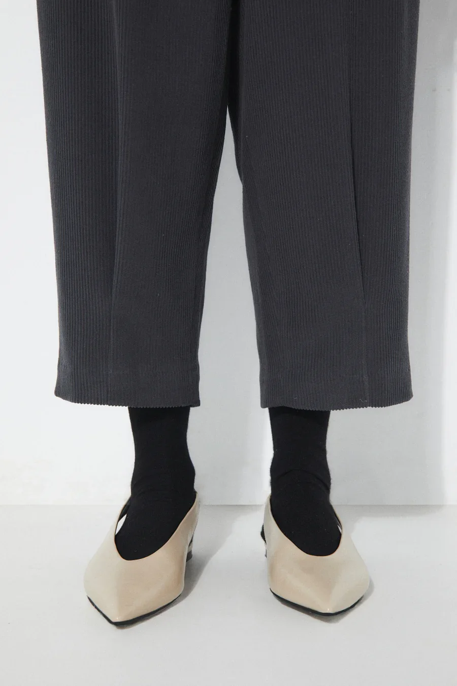 2604-PA-GR_DMITRI_PANTS_GREY_RITA_ROW_WOMEN_AW25_4_1728x.webp