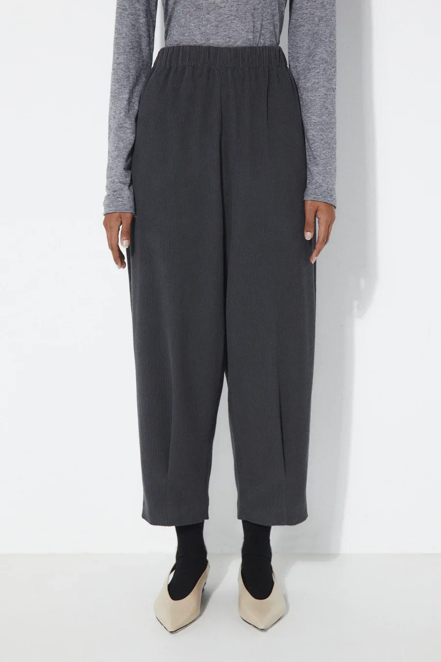 2604-PA-GR_DMITRI_PANTS_GREY_RITA_ROW_WOMEN_AW25_3_1728x.webp