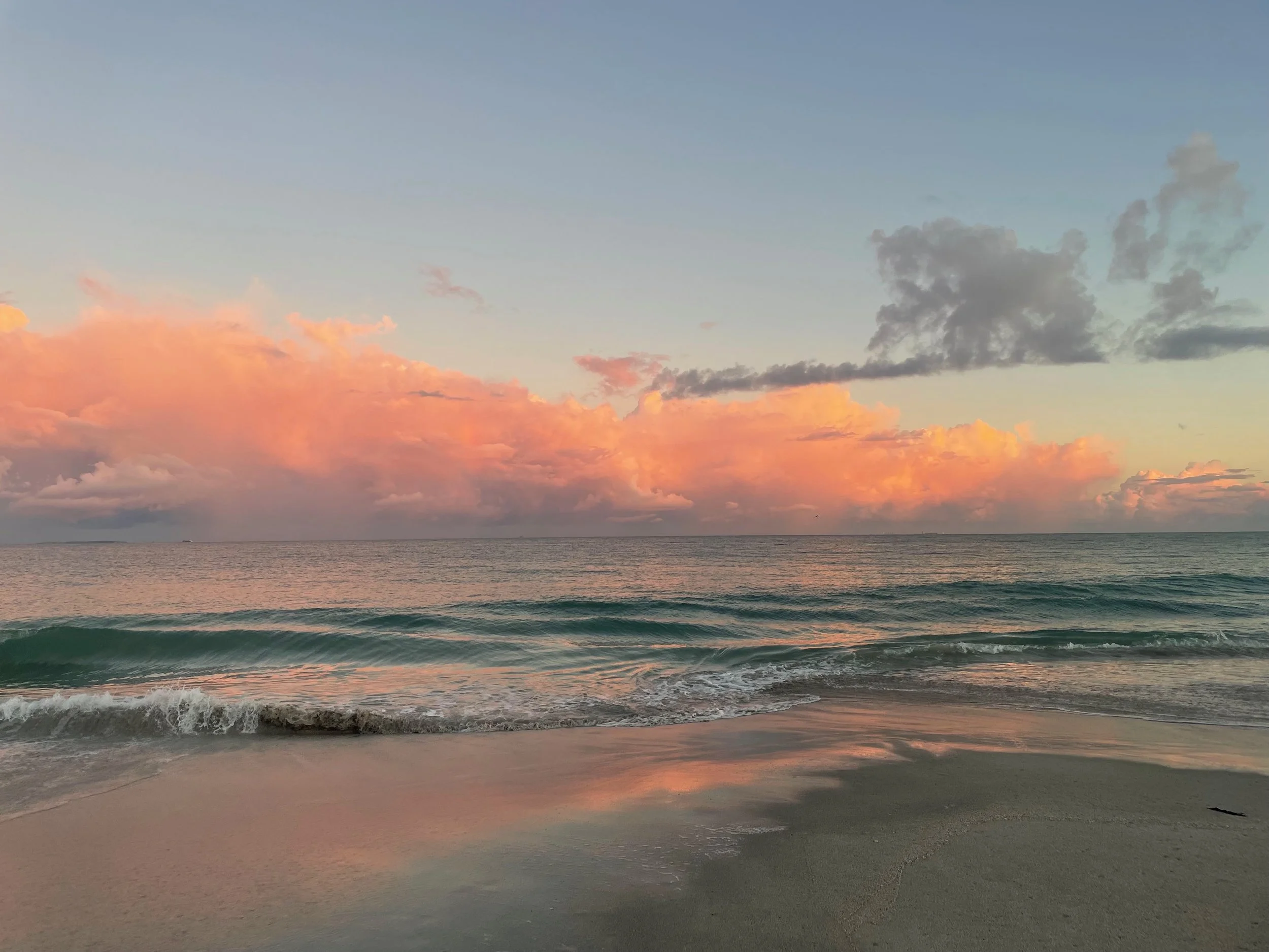 A serene view of Coogee Beach, Western Australia, reflecting the calm and supportive approach of The Togetherness Project’s family therapy, neurotherapy, and mental health services.