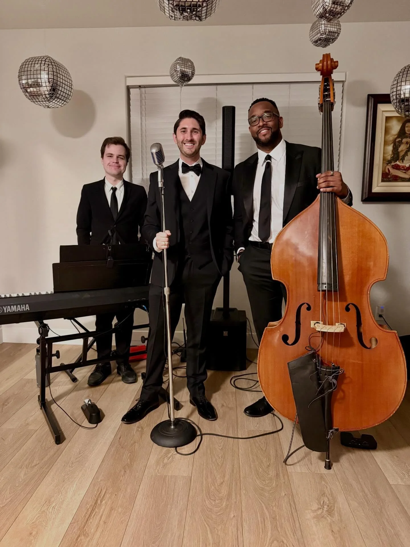 A Rat Pack Christmas Party with these ever so talented gentlemen 🎙️🎄 @ellisgreenmusic @tonycangroove #jazzsinger #jazz #crooner #christmas