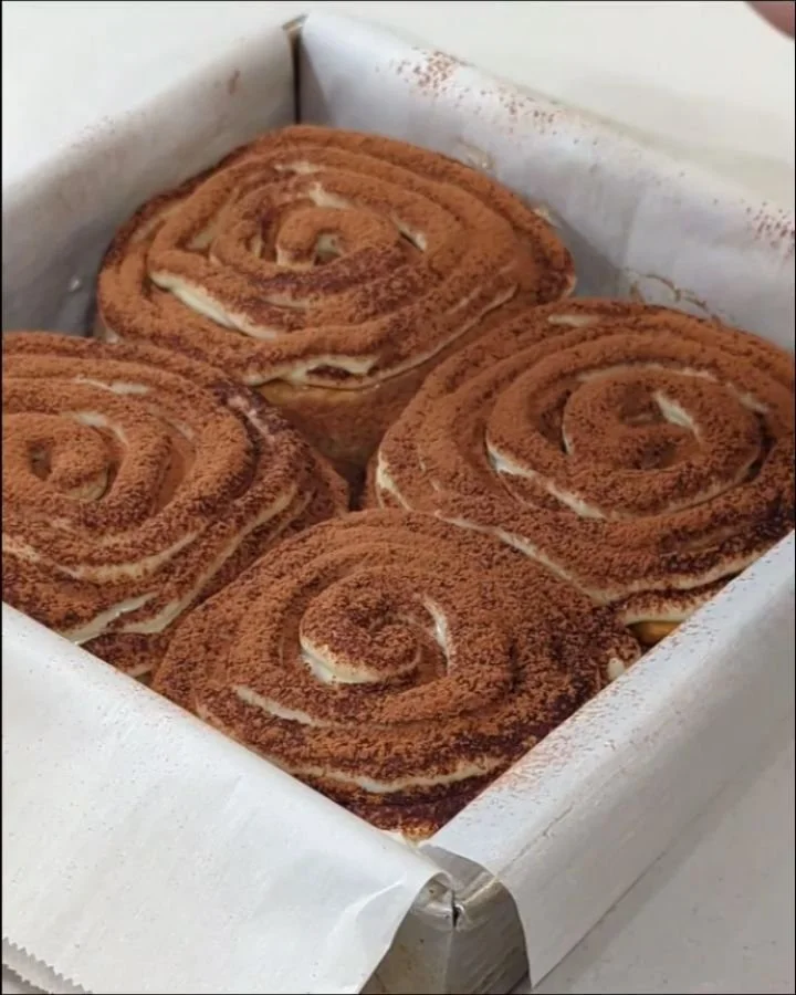 Oof, this one is really coming down to the wire but here's my September entry for @bucketlistbakeclub - Tiramisu Sweet Rolls! ☕🌀

I adapted @bravetart's cinnamon roll recipe and swapped it for a coffee-brown sugar filling. Then topped it with @broma
