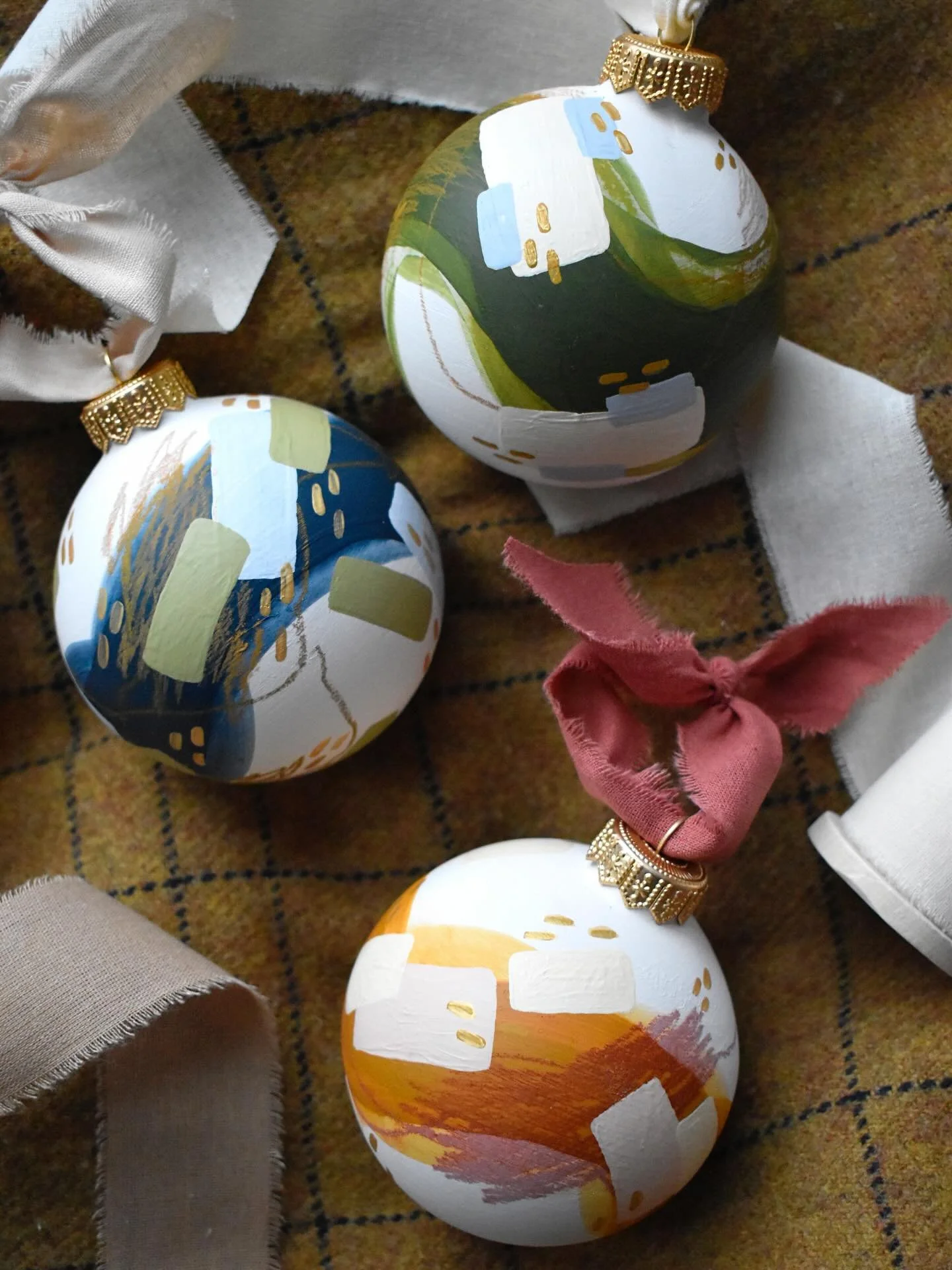 This Sunday, 12/14 is the last day to place an order with delivery in time for the Holidays. There are a limited number of Holiday Ornaments available in my web-shop, don&rsquo;t miss your chance to surprise your loved ones with a piece of handmade a