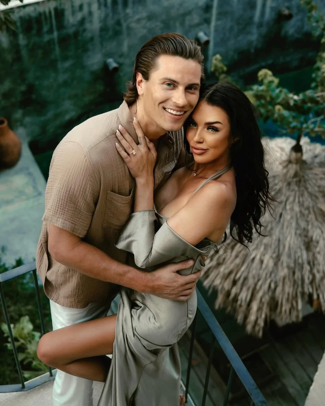 Understated. Intentional. Timeless.💍
This engagement captures quiet confidence, real connection, and details that don&rsquo;t need explaining.
Clean lines, natural movement, and moments that feel effortless.✨

@kennedyfreet_ is wearing an exquisite 