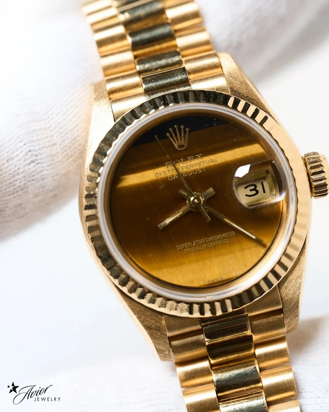 The iconic Rolex Datejust 69178 &mdash; a timeless vintage ladies&rsquo; watch crafted in solid 18K yellow gold. ✨

This 26mm Rolex Datejust features a rare Tiger&rsquo;s Eye stone dial with rich golden-brown tones and a mesmerizing &ldquo;cat&rsquo;