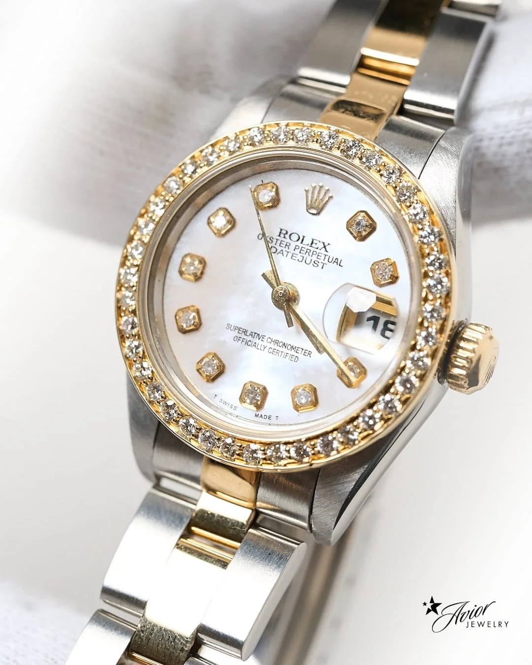 Timeless elegance with a touch of brilliance ✨

The Rolex Datejust Ref. 69163 is a stunning blend of classic design and refined luxury. This 1994 26mm ladies&rsquo; model pairs stainless steel with 18K yellow gold and features a diamond-set bezel tha