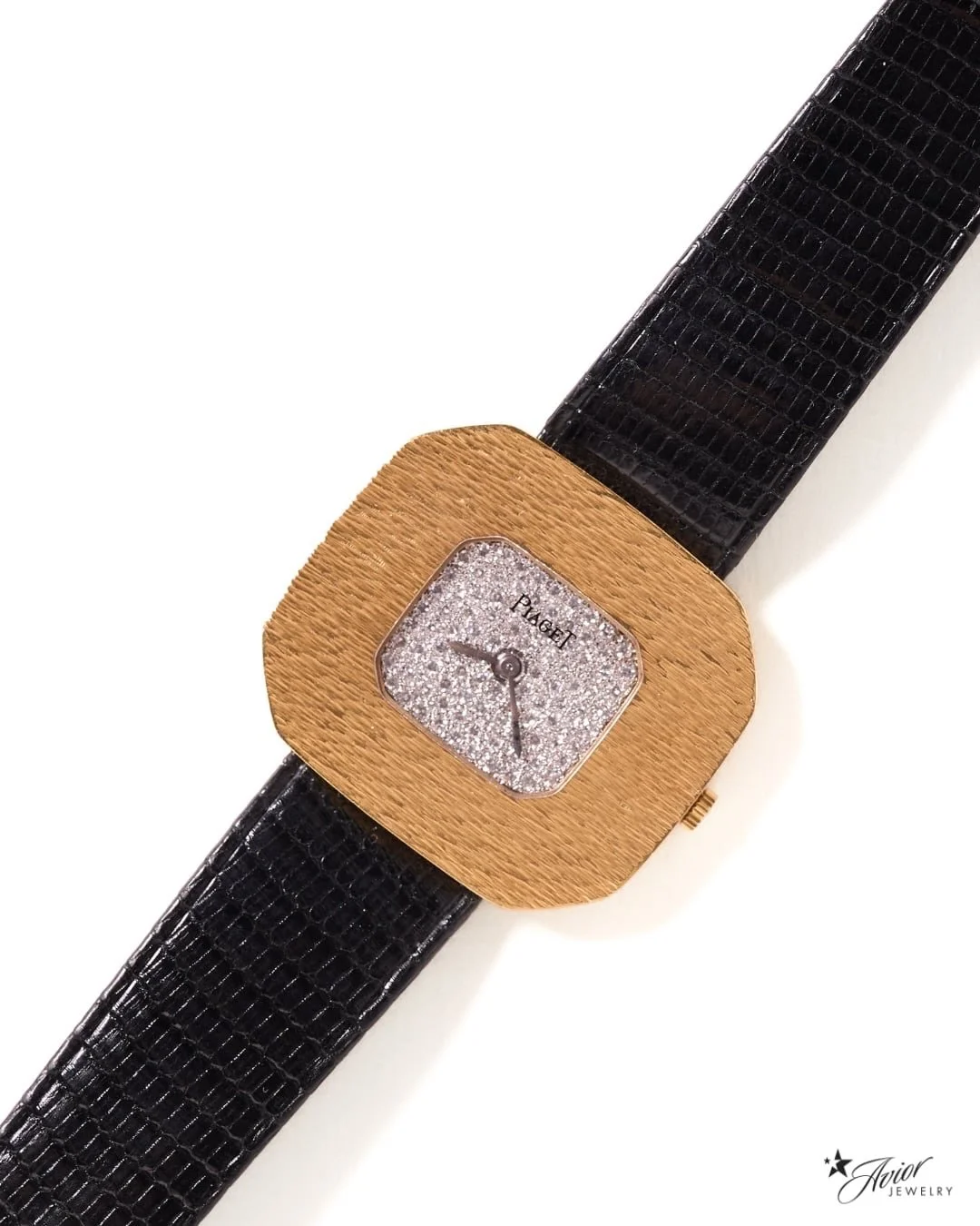 Timeless texture. Brilliant craftsmanship. Pure Piaget elegance ✨

Piaget Classic 18K Yellow Gold Tree Bark Pave Diamond Dial Vintage Dress Watch | Manual Wind | 32mm | Men&rsquo;s Wristwatch | Ref: 99063

This vintage Piaget Classic Ref. 99063 featu