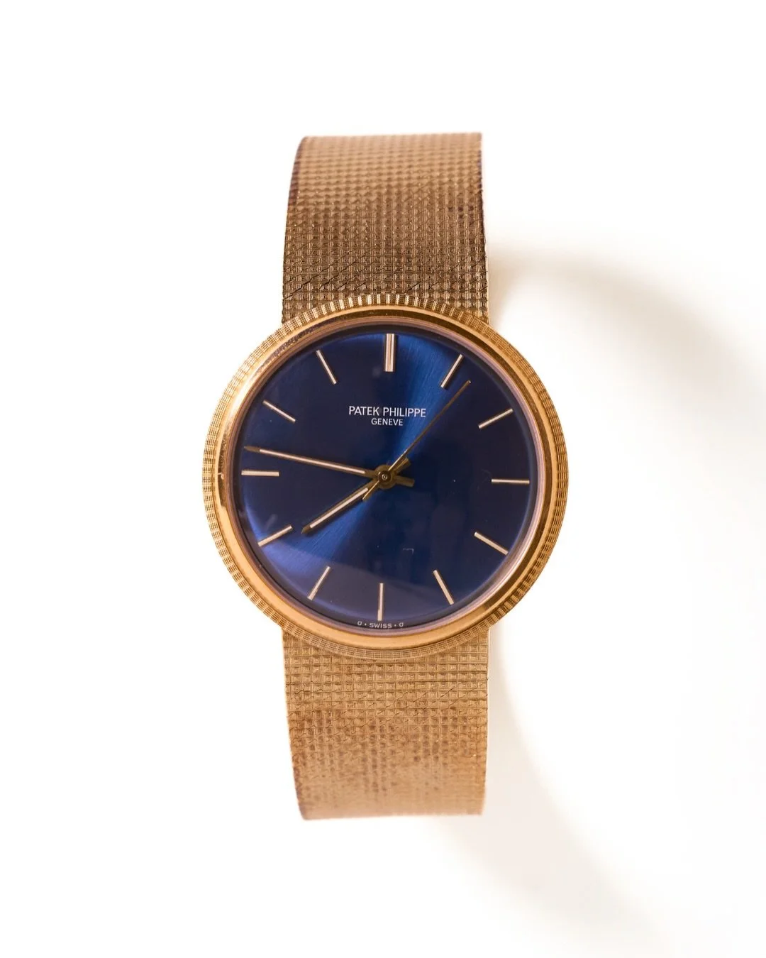 Own a rare expression of 1970s elegance with this Patek Philippe Calatrava Ref. 3563J&mdash;crafted in 18k yellow gold with a striking blue sunburst dial and signature Clous de Paris finish.

A true collector&rsquo;s piece, this reference reflects Pa