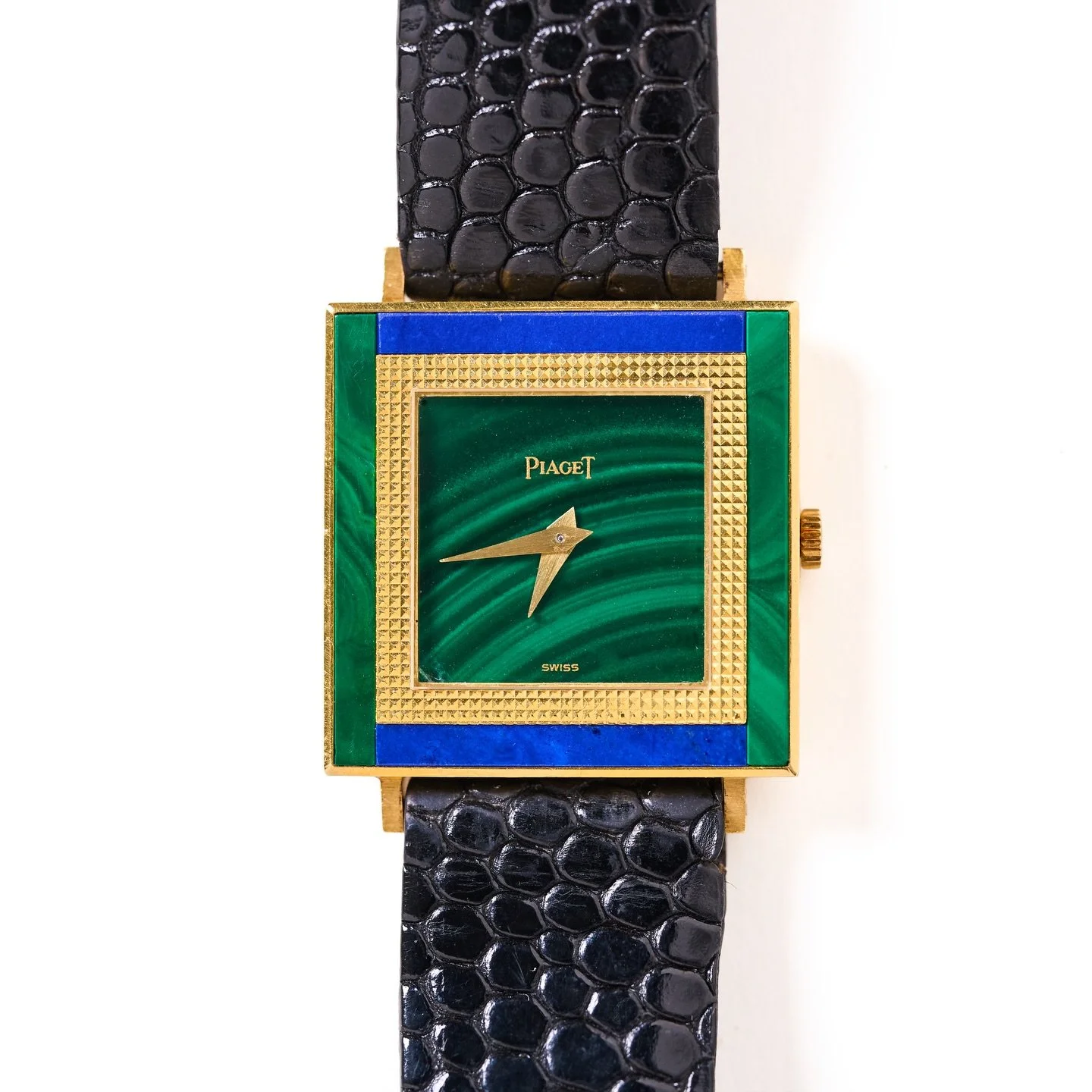Understated brilliance. Timeless rarity. ✨

The Piaget Piaget Altiplano Ref. 9200 is where fine watchmaking meets high jewelry artistry. Crafted in 18K yellow gold and adorned with a mesmerizing malachite and lapis stone dial, each piece tells its ow