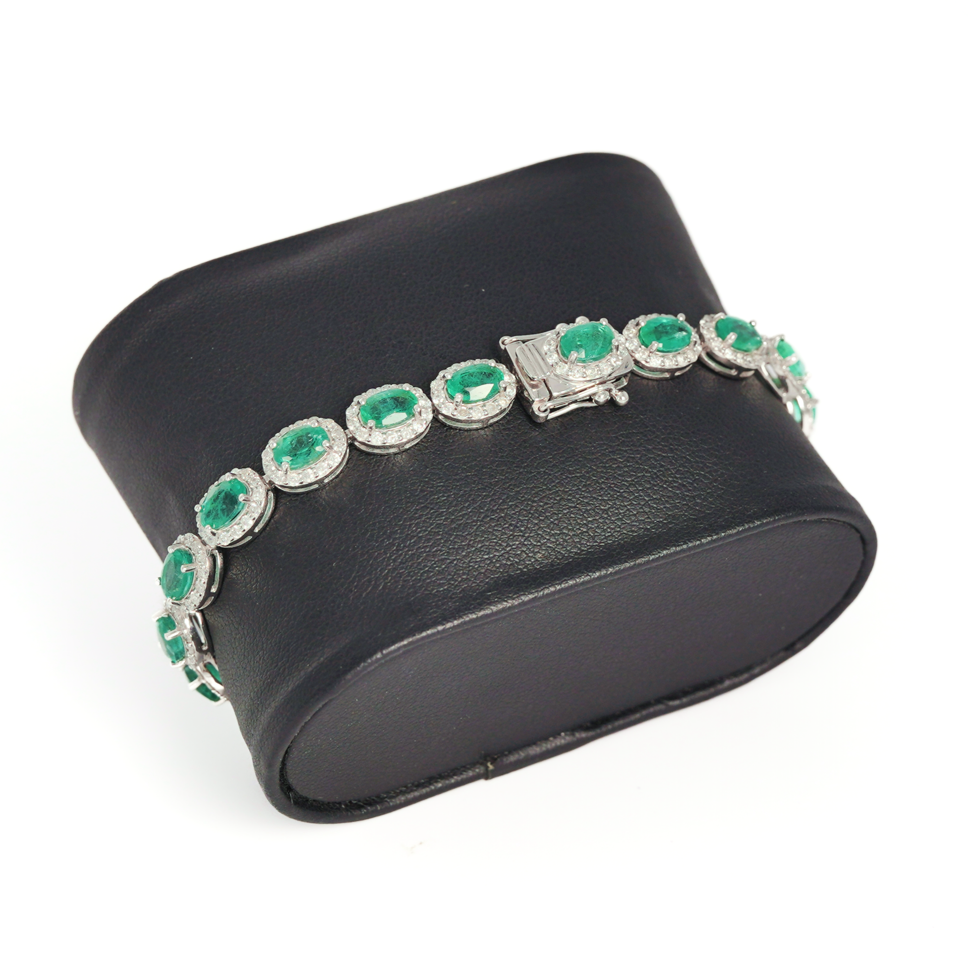 ovalplatinumemeraldbracelet+1.png