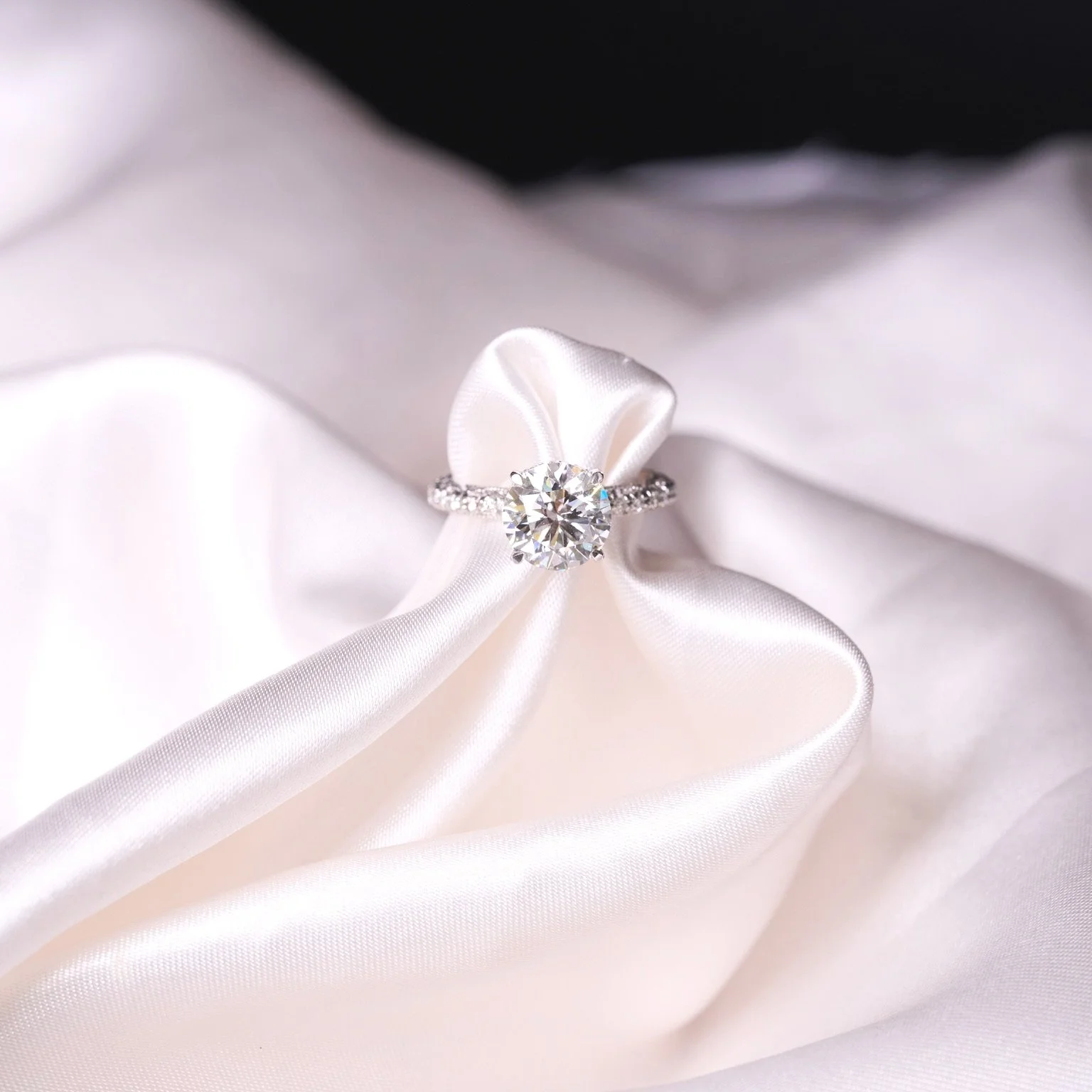 1 Carat Classic Round Solitaire on Pave diamond band