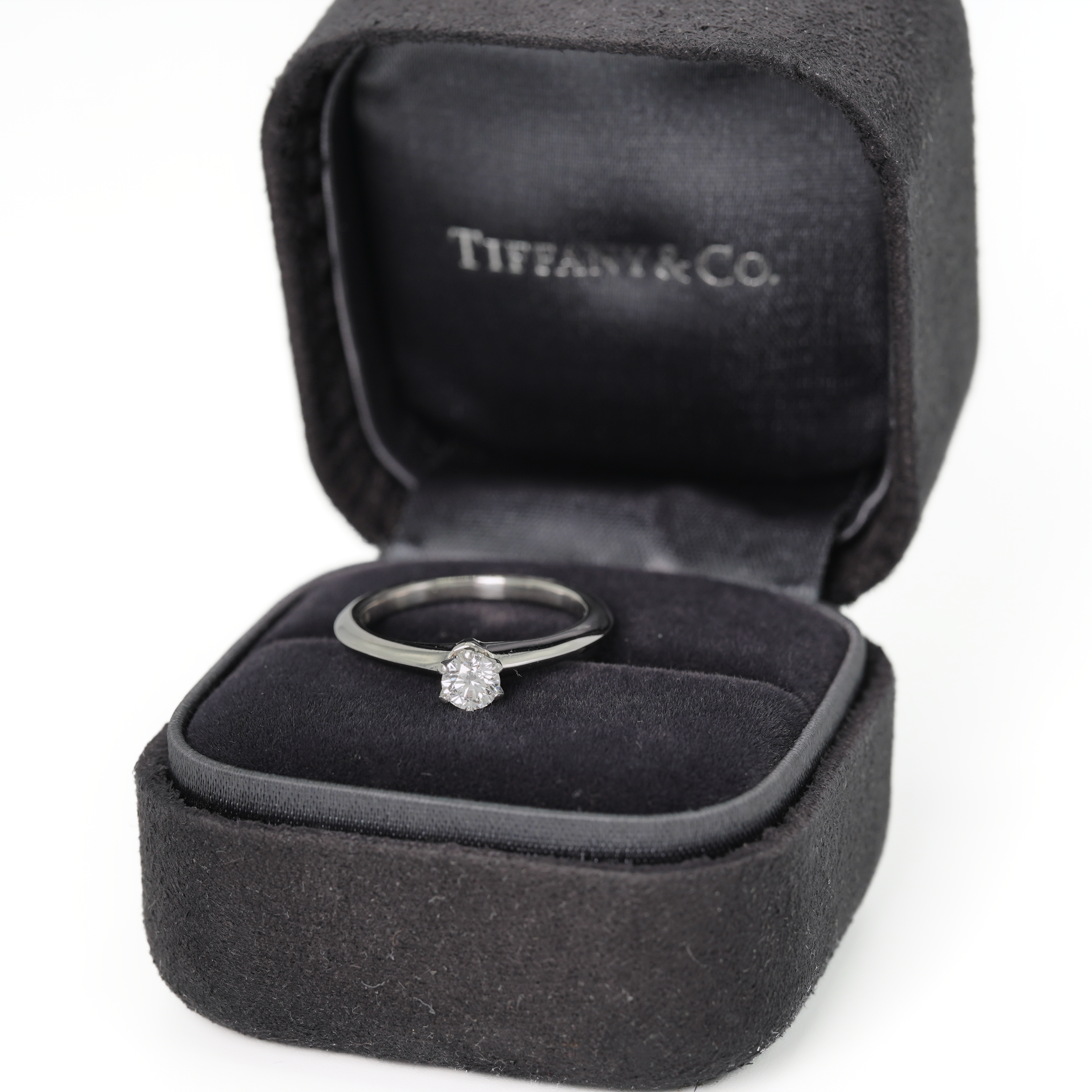 Tiffany-Knife-Edge-Engagement-Ring 6.png
