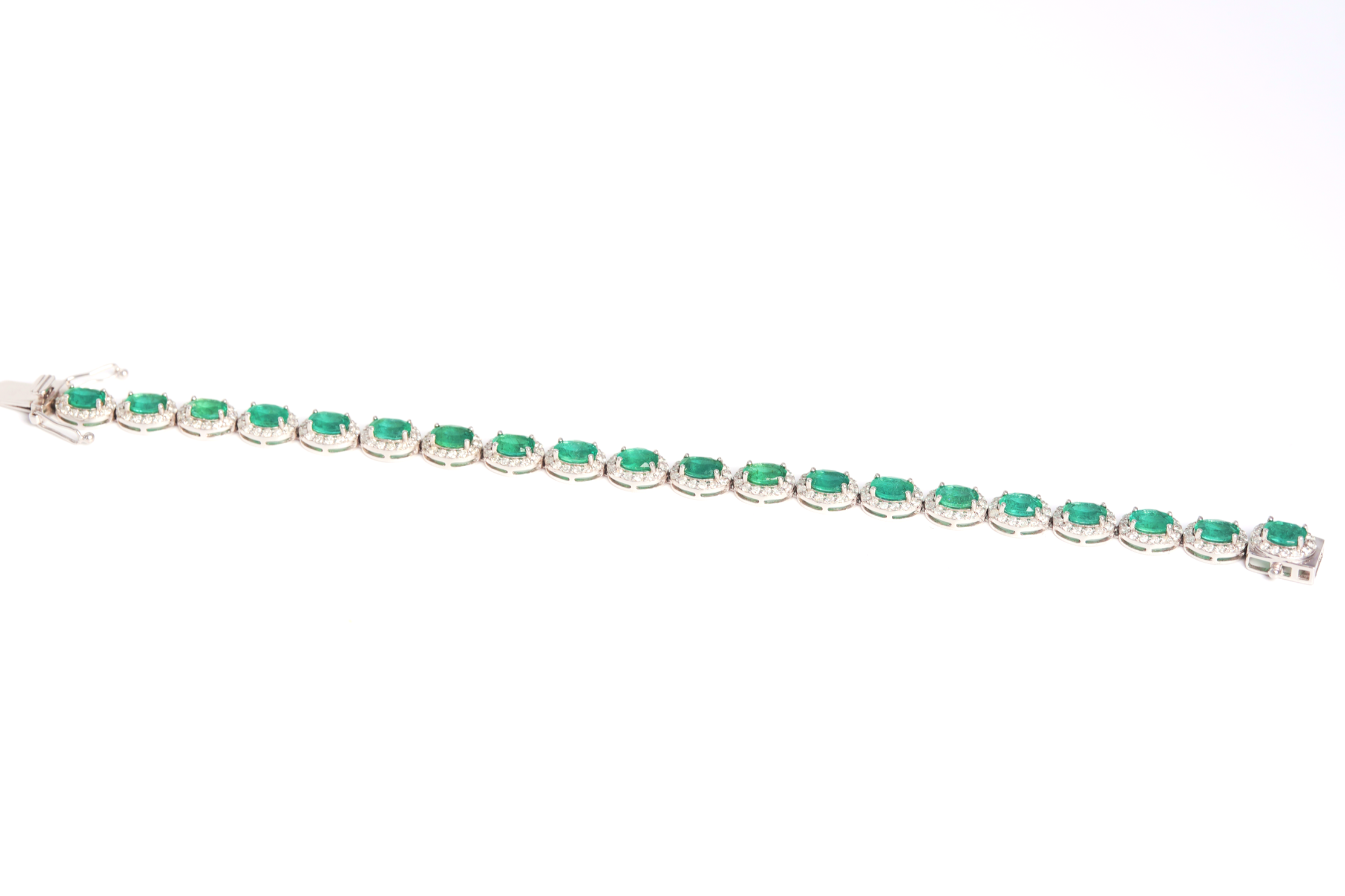 ovalplatinumemeraldbracelet+3.png