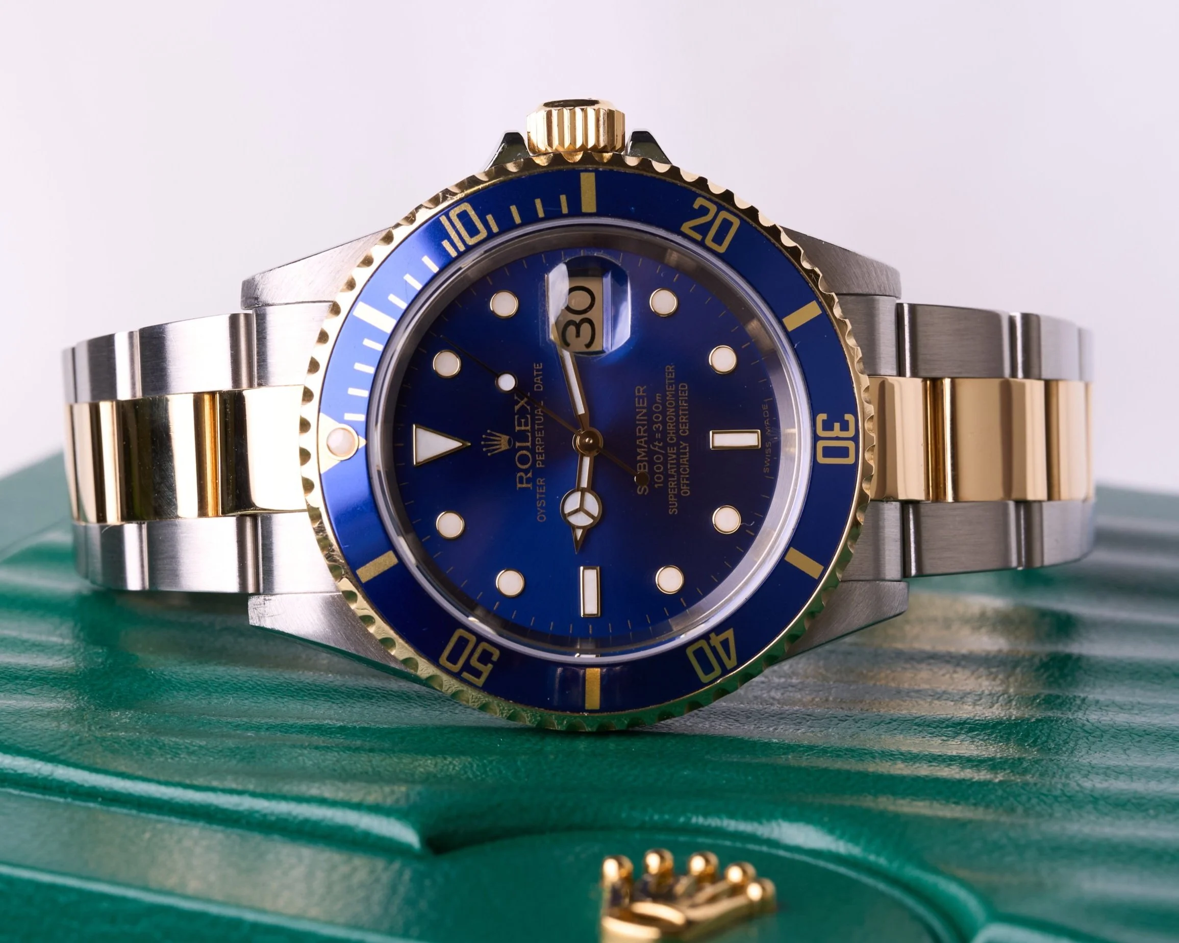 blue dial blue bezel rolex submariner on a green rolex box