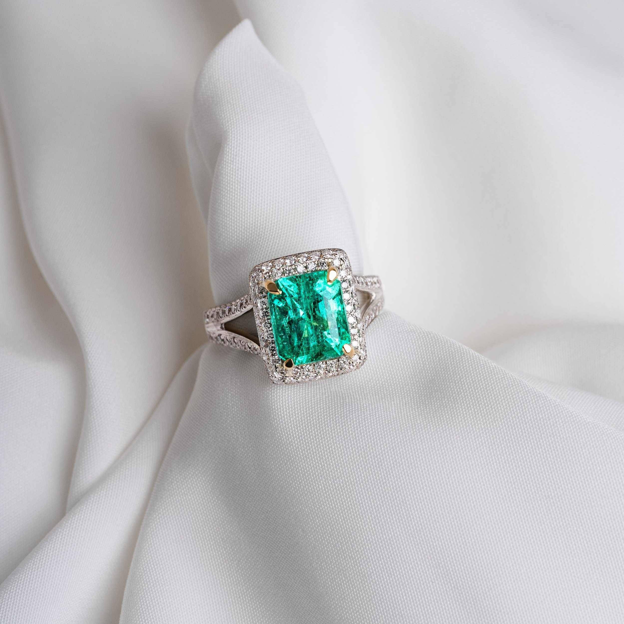 Belleza Emerald Ring