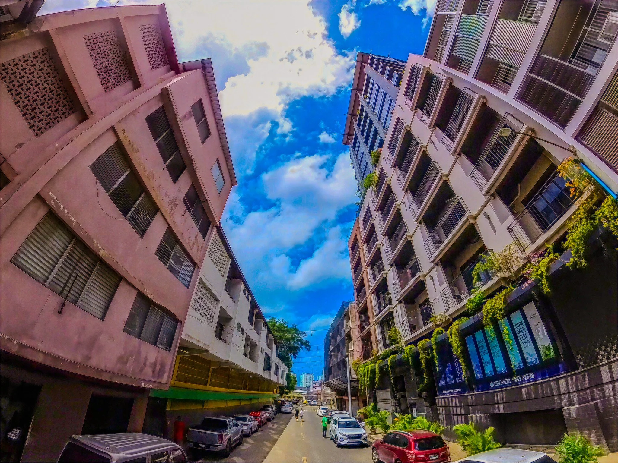 Historic and modern buildings in Panama City seen from street level, illustrating the city’s contrasting perspectives.