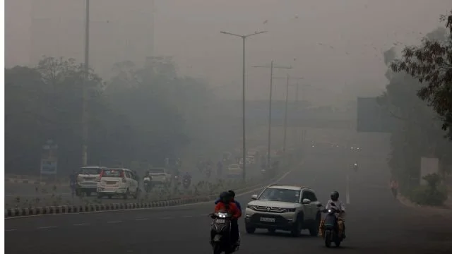 Delhi Pollution: Stay indoors, wear N95 masks when outside, ensure ventilation
