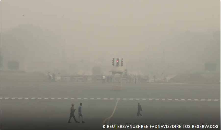 Nova Delhi fecha escolas e fábricas devido à poluição atmosférica