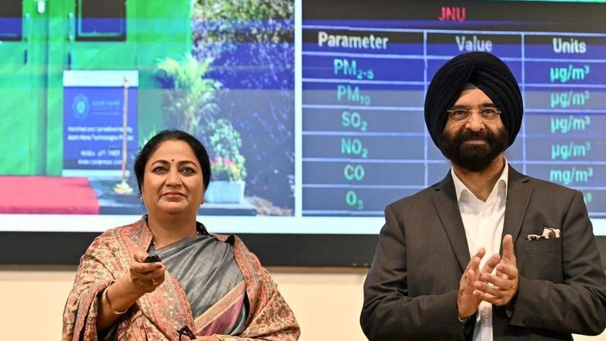 ‘Foul air persistent issue’: CM unveils 6 monitoring stations