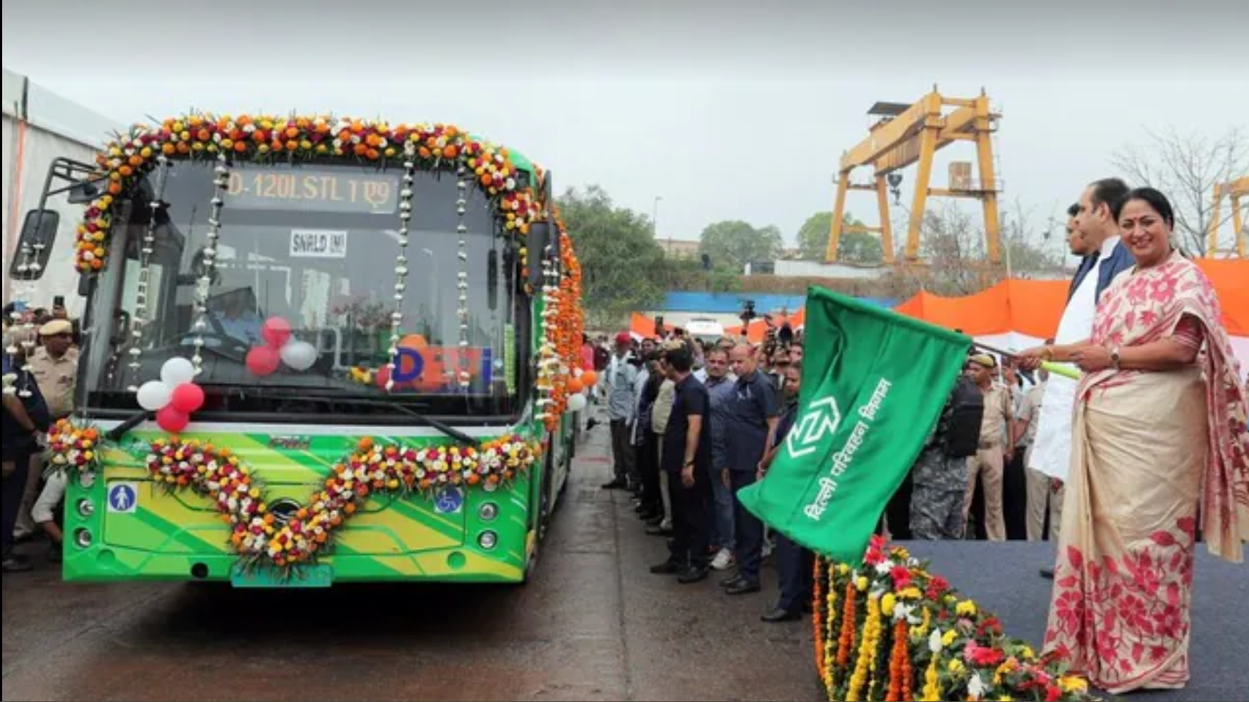 एक्सपर्ट्स को पसंद आ रही दिल्ली की नई EV नीति, बताई इसकी खूबियां और जताया एक बात का डर