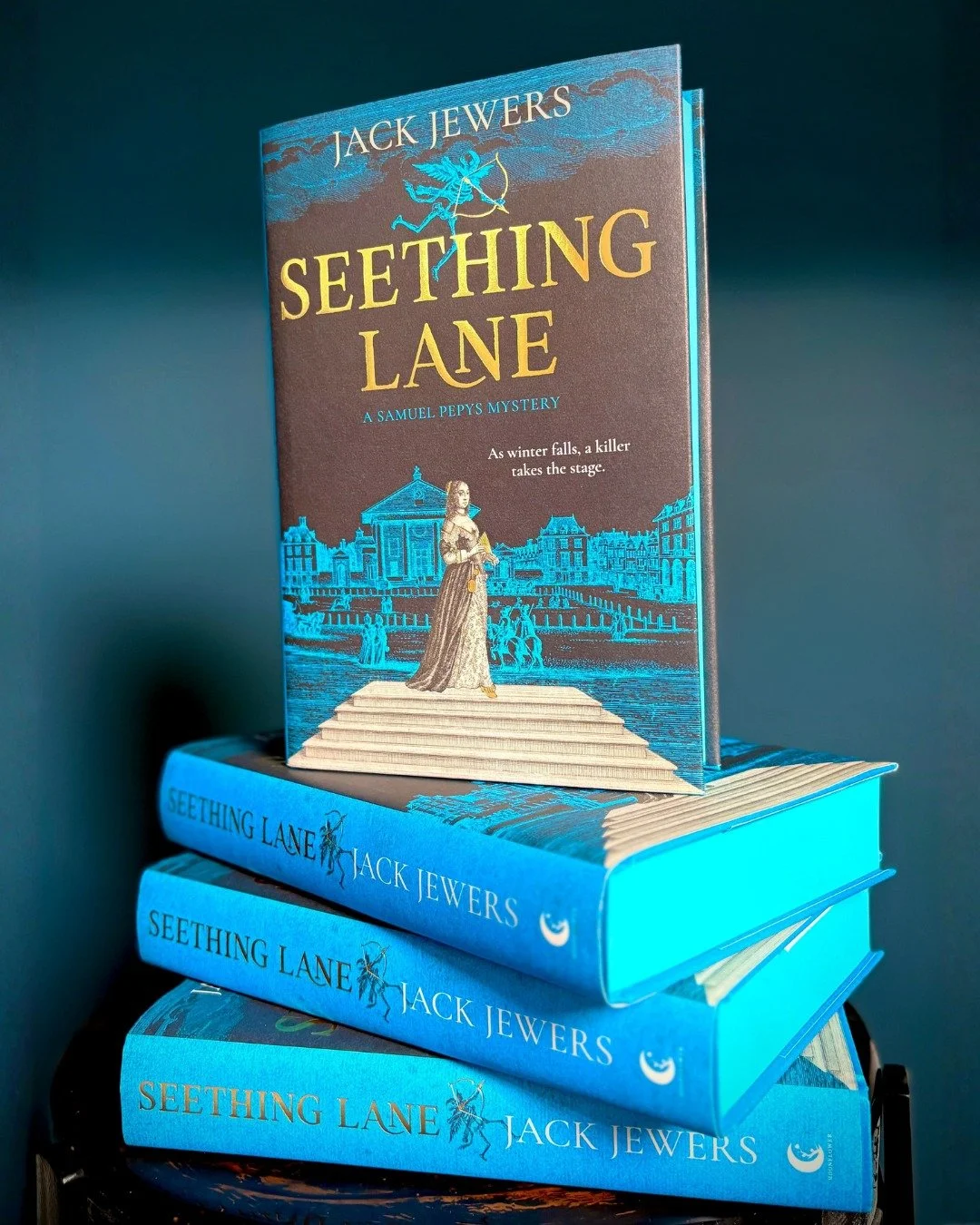 Hot off the presses, the limited special edition of SEETHING LANE, the exhilarating new historical thriller from @jackjewers that sees Samuel Pepys going undercover at Drury Lane Theatre to solve a grisly double murder. With a hidden foiled design (s