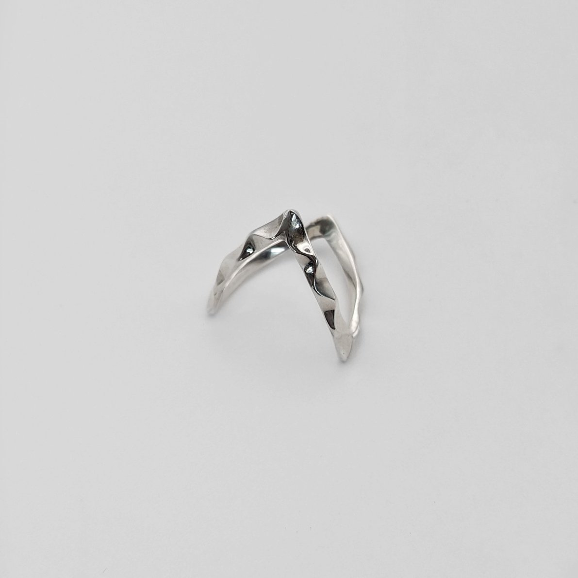 Inertia Double Wishbone Ring