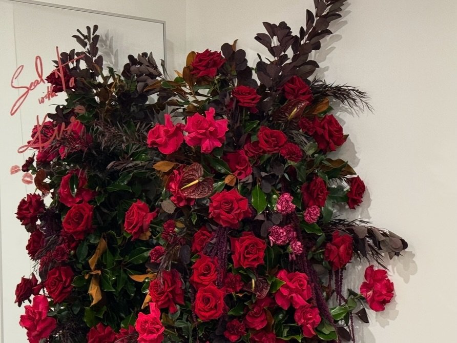 Valentine&rsquo;s isn&rsquo;t only about flowers.

It&rsquo;s about choosing care, for yourself, or for someone you love.

Spend February with us at Aesthetics Abloom.