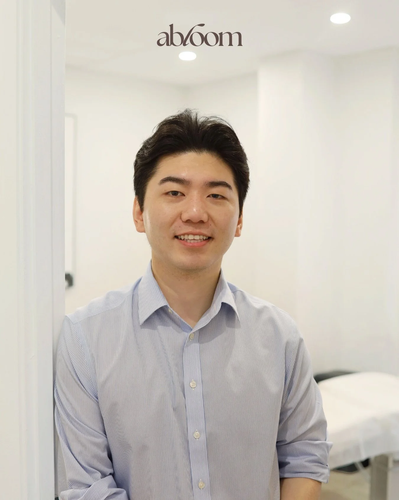 MEET DR VINCENT LI &mdash; AT AESTHETICS ABLOOM

It is our pleasure to introduce you to Dr Vincent Li.

BMed, MD, FRACGP

Dr Vincent Li is a Fellow of the Royal Australian College of General Practitioners with a background spanning hospital medicine,