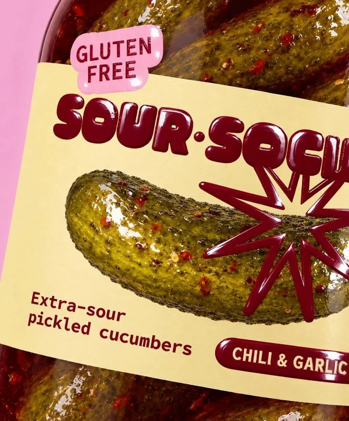 D&eacute;couvre Sour Club, la marque de cornichons qui ne fait rien &agrave; moiti&eacute;. 🥒✨

Ultra acidul&eacute;s, d&eacute;licieusement croquants et pleins de caract&egrave;re, nos cornichons r&eacute;veillent chaque bouch&eacute;e avec des sav