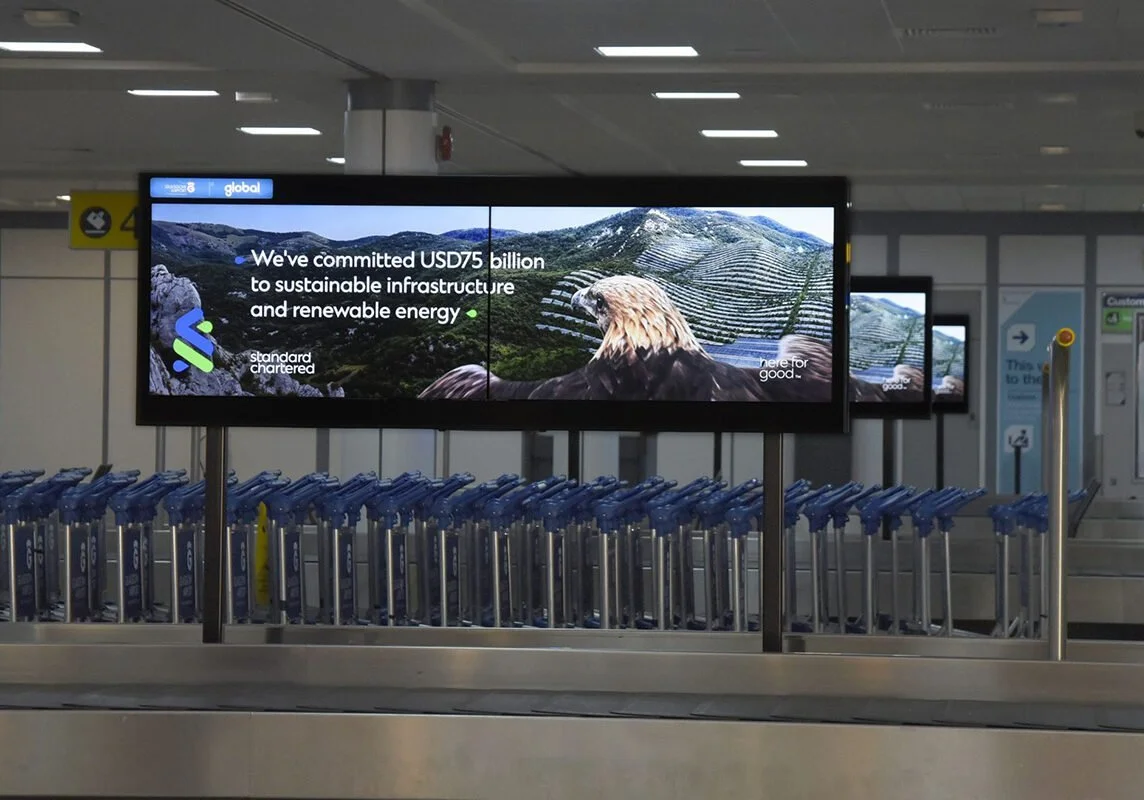 Standard-Chartered-Airport-Advert-landscape-c71022e96b50a0d9a5f4ce4329279d9b-4c3mr9y7ial1.jpg
