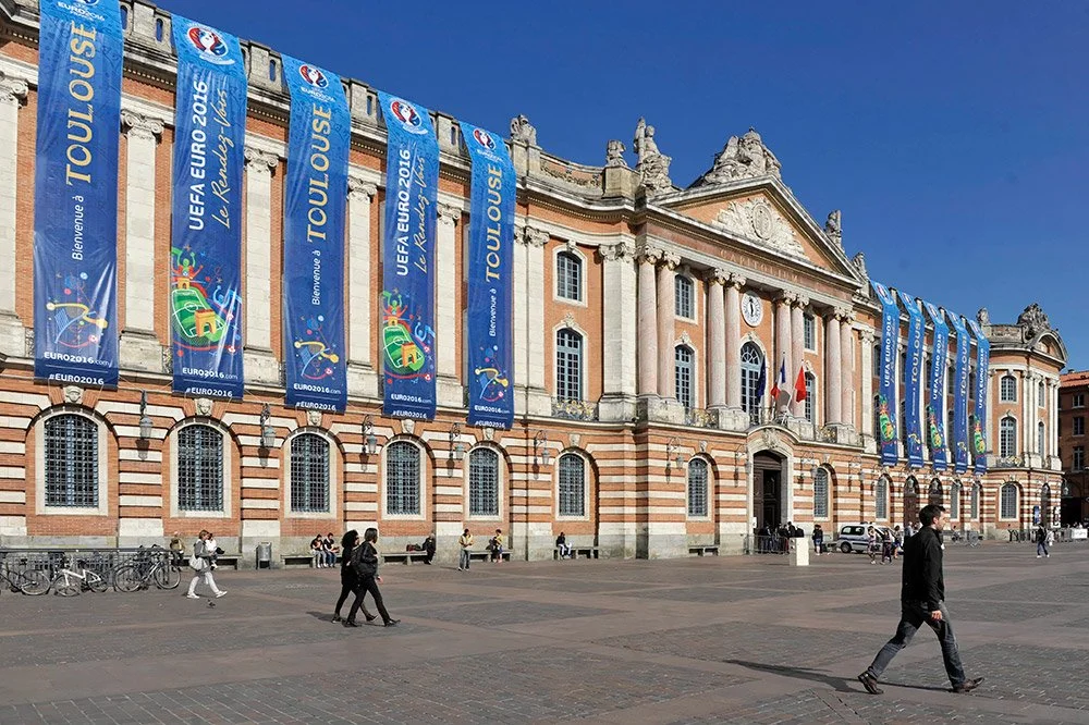 a-toulouse-le-capitole-n-est-pas-un-panneau-publicitaireM343736.jpg
