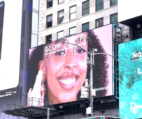 Billboard-na-1560-Broadway.png